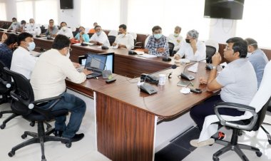वैक्सीनेशन से छूटे हुए व्यक्तियों की जानकारी सभी एसडीएम तत्काल उपलब्ध कराएं-अपर कलेक्टर  अभ्युदय नवाचार के अंतर्गत जनहितकारी योजनाओं का पात्र हितग्राही को दिलवाए लाभ -सीईओ