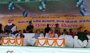 अन्न उत्सव गरीबों का उत्सव- खाद्य मंत्री श्री बिसाहूलाल सिंह मध्यप्रदेश में 4 करोड 90 लाख लोगों को निःशुल्क राशन किया जा रहा वितरित पसान में आयोजित अन्न उत्सव कार्यक्रम में 2104 हितग्राहियों को निःशुल्क राशन किया गया वितरण