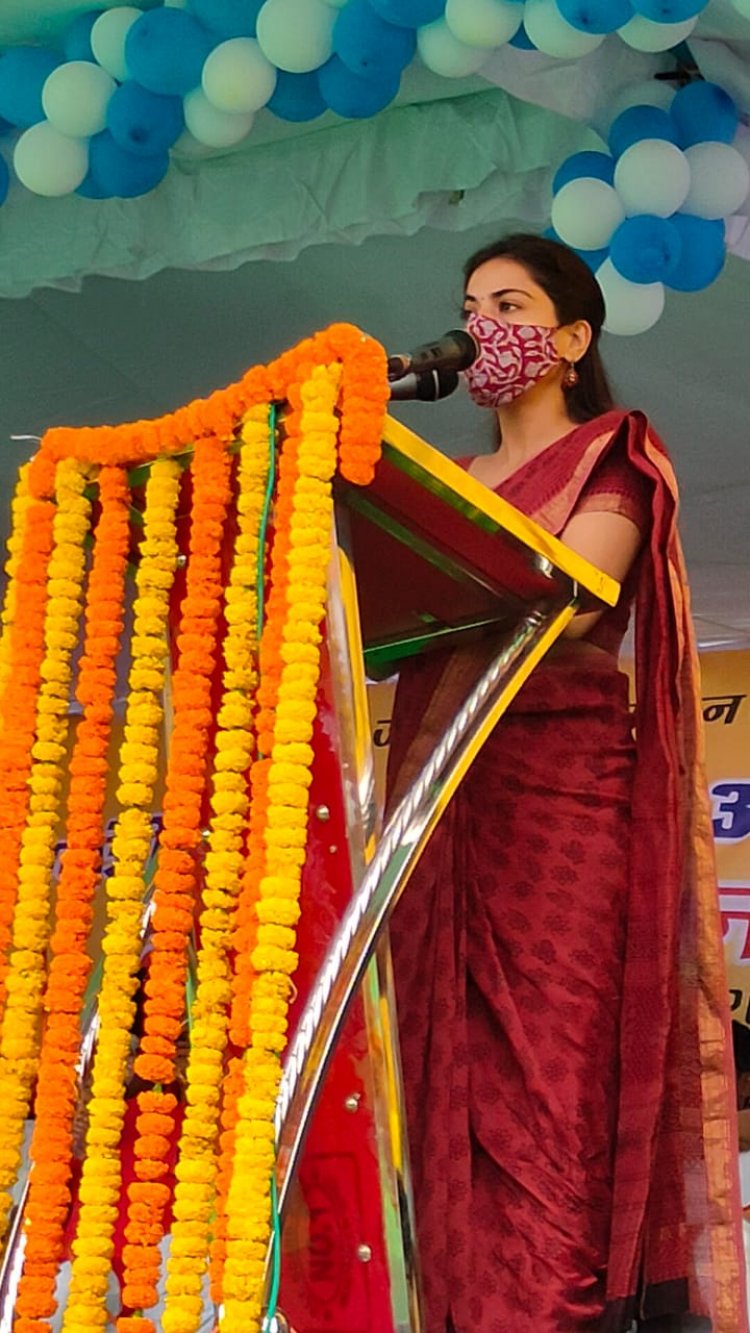 अन्न उत्सव गरीबों का उत्सव- खाद्य मंत्री श्री बिसाहूलाल सिंह मध्यप्रदेश में 4 करोड 90 लाख लोगों को निःशुल्क राशन किया जा रहा वितरित पसान में आयोजित अन्न उत्सव कार्यक्रम में 2104 हितग्राहियों को निःशुल्क राशन किया गया वितरण